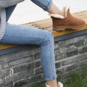 Brand New Sheepskin Boots like the UGG MCKAY SIze 9